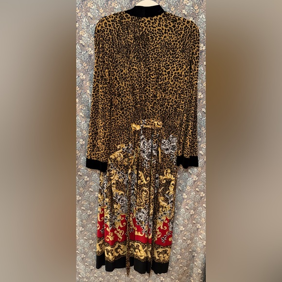 Soma Leopard Print Nightgown and  Robe set with Red and Gold Accents - Picture 6 of 7